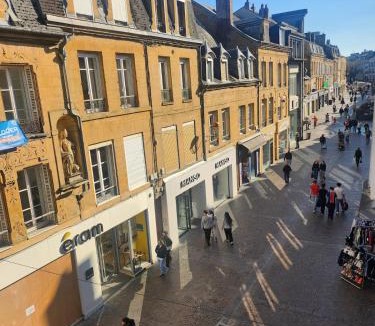 Charleville-Mezieres Apartment | Le Moutarde Chic - 1-bedroom - Downtown - Train station 5 mins