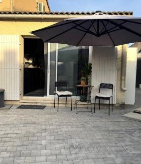 Les Angles House | Le Nid de Avignon Air-conditioned studio with private courtyard