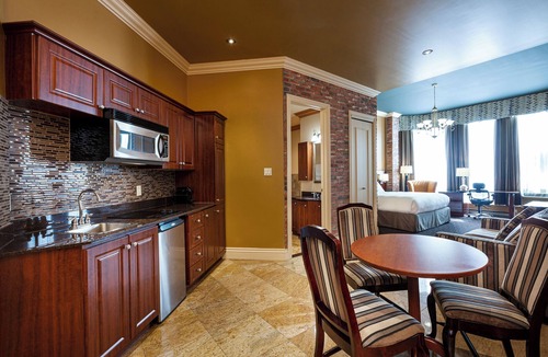 Shaughnessy Village Hotel | Le Nouvel Hotel