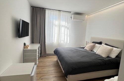 Marche-les-Dames House | Le onze