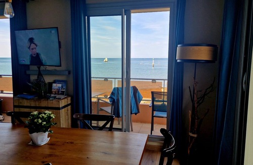 Grandcamp-Maisy Apartment | Le Panoramic - 180° sea view & port - Balcony - Elevator - Garage - Waterfront