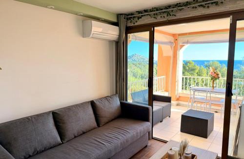 La Celle-sous-Gouzon Apartment | Le Panoramique Cap Esterel vue mer