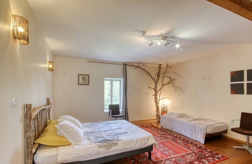 Orcival Villa | Le Paradis 30 km from Clermont-Ferrand, at the entrance of Orcival, charming town.