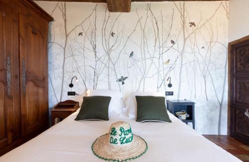 La Roche-Guyon House | Le Paradis de Lucile - Vue de rêve - La Roche Guyon - Paris 1h - Giverny 10 mn - 12 personnes - 5 chambres - 3 sdb - pétanque - babyfoot - balançoires - ping pong - tennis- cuisine ultra équipée - borne électrique