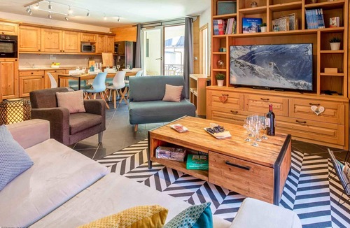 Chamonix City Centre Apartment | Le Paradis 25 Apartment - an apartment that sleeps 6 guests in 3 bedrooms