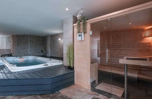 Roquemaure House | Le Pastel - Swim Spa - Hamman - Sauna - 2 people