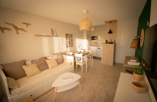 Courseulles-sur-Mer Apartment | Le Patio in Juno Beach, 100 m from the sea - Parking - Wifi - Cos