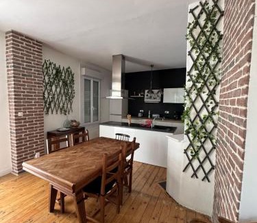 Brive-la-Gaillarde Villa | Le Pavillon d'Ô, cosy avec piscine