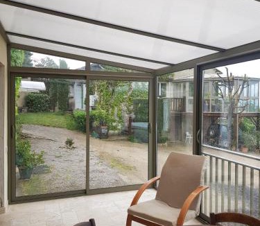 Lezigneux House | Le Perron