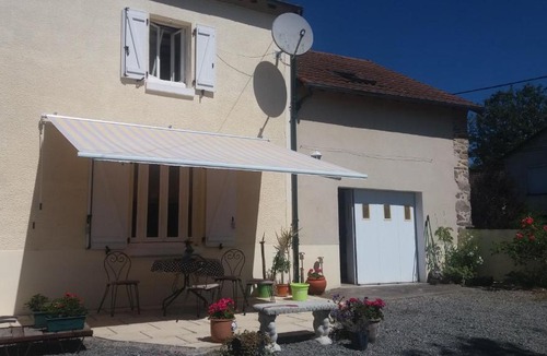 Dompierre-les-Eglises Apartment | Le petit champagnat