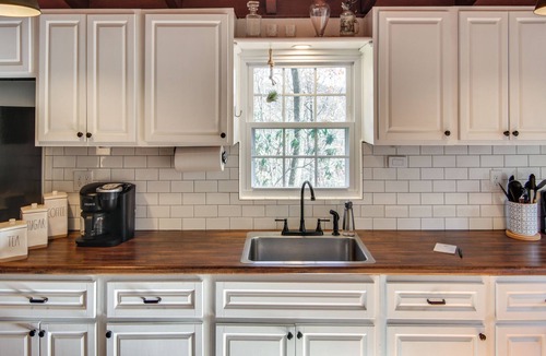 Black Mountain Cottage | 'Le-Petit Chalet' w/Fire Pit ~ 15 Mi to Asheville
