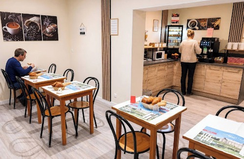 Beaumont-en-Veron Hotel | Le Petit Logis
