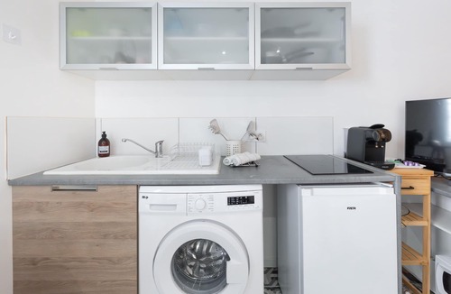 Yves Farge - Le Fleuve Apartment | Le Petit Macé - Studio Cosy en centre ville