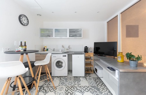 Yves Farge - Le Fleuve Apartment | Le Petit Macé - Studio Cosy en centre ville