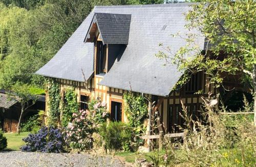 Bonneville-la-Louvet House | Le petit Orchard