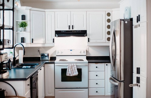 Labelle Ski Chalet | Le Petit Renard - Waterfront Retreat with Hot Tub, 45 min to Mont-Tremblant!