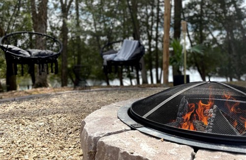 Labelle Ski Chalet | Le Petit Renard - Waterfront Retreat with Hot Tub, 45 min to Mont-Tremblant!