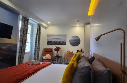 Jean-Medecin Hotel | Le Petit Trianon et le Charme des Suites