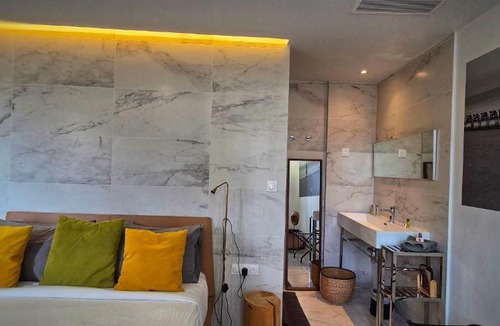 Jean-Medecin Hotel | Le Petit Trianon et le Charme des Suites