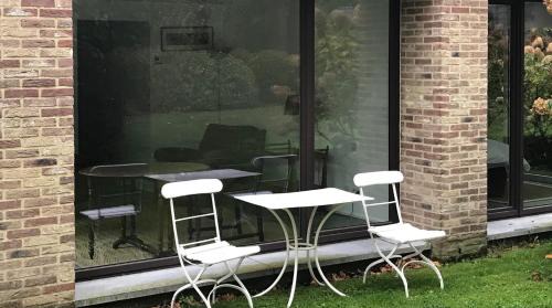 Couture-Saint-Germain Bed & Breakfast | Le porche