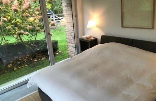 Couture-Saint-Germain Bed & Breakfast | Le porche