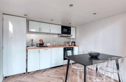 Griffon - Royale Apartment | Le Pouteau: Authentic Charm, 2-Bedroom Apartment in Croix Rousse