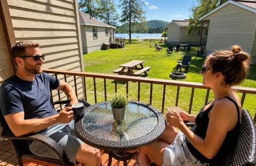 Sainte-Lucie-des-Laurentides House | Le Procrastineux, private hot tub and beach, kayaks