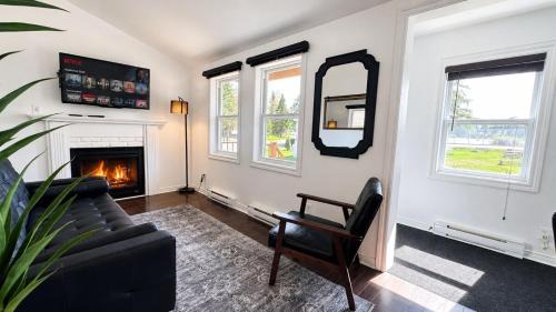 Sainte-Lucie-des-Laurentides House | Le Procrastineux, private hot tub and beach, kayaks