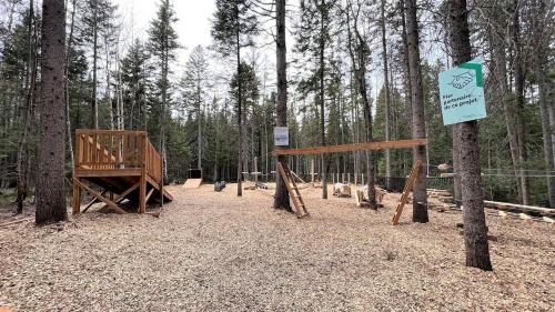 Sainte-Lucie-des-Laurentides House | Le Procrastineux, private hot tub and beach, kayaks