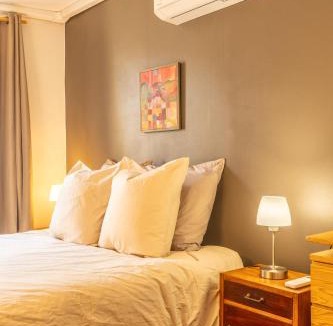 Vic-le-Comte Apartment | Le Refuge de la Roche - Piscine, Extérieur, Clim
