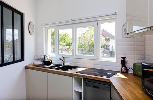 Chanteloup-les-Vignes Apartment | LE Repaire Du Capitaine