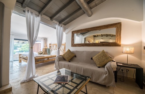 Porto-Vecchio Hotel | Le Roi Théodore