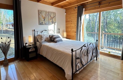 Pohenegamook Ski Chalet | Le Rustique Moderne Detente - Lake Access