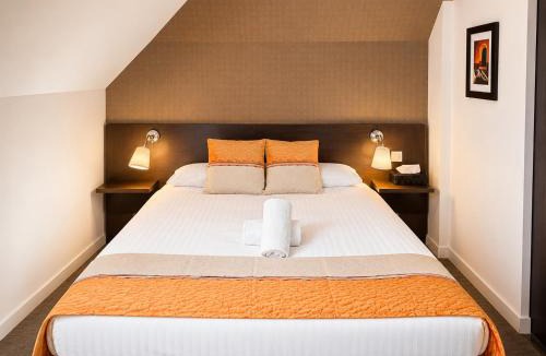 Mezidon-Canon Hotel | Le Saint-Pierre