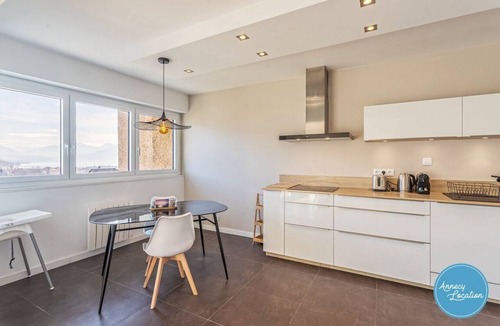 Annecy-le-Vieux Apartment | Le Sainte Anne- appartement avec vue Lac.