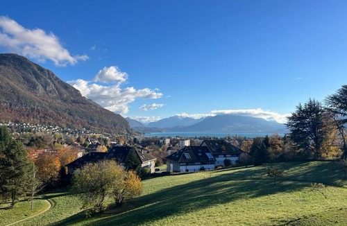 Annecy-le-Vieux Apartment | Le Sainte Anne- appartement avec vue Lac.