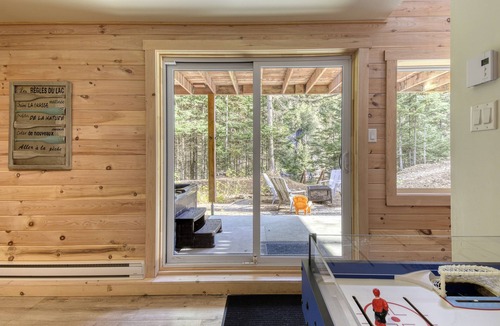 St-Adolphe-d'Howard Ski Chalet | Le Scandinave : luxurious waterfront with HOT TUB