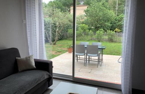 Pierrefeu-du-Var Apartment | LE SIGOU - Studio avec chambre sur Mezzanine, Jardin et parking sécurisé