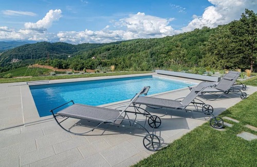 Maglietola Apartment | Le Stanze-apt for 3/4 pax in charming restored monastery with shared pool