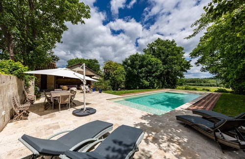 Saint-Germain-Du-Puch Apartment | Le Studio – Château Le Noble: Tranquility Among the Vineyards