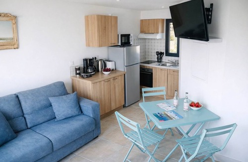 La Cotiniere Apartment | LE STUDIO, Gîte 3. Clos des Aigrettes, 30m from La Cotiniere Port