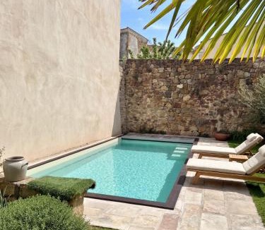 Vic-le-Comte Apartment | Le Studio Pittoresque - Piscine, Extérieur