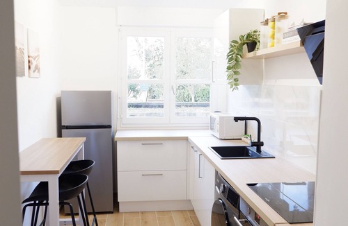 Courcouronnes Apartment | Le Sully Terrasse - 5min from RER station