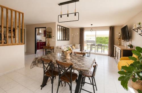 Chasseneuil-du-Poitou House | Le temps d'un séjour Villa 12 pers avec Piscine