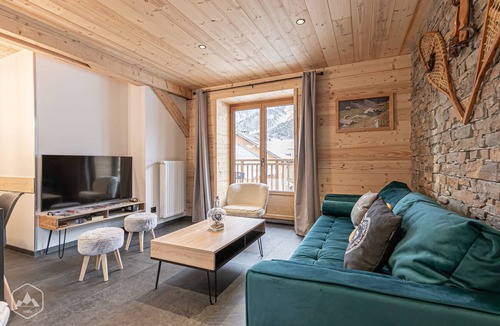 Termignon Apartment | Le Temps Suspendu - "Anémone" Charming apartment - 8 people