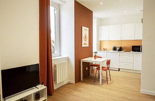 Vaise Apartment | Le Terracotta - Joli studio Metro D Valmy et quais de Saone - wifi inclus