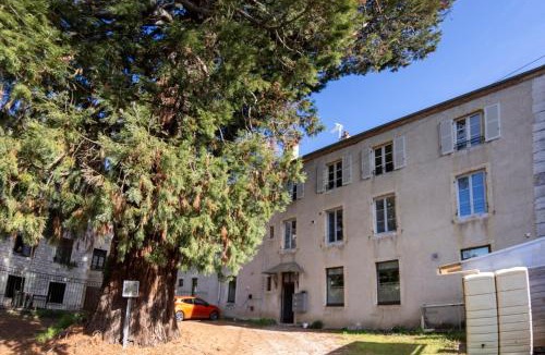 Dole Apartment | Le Topaz - Proche centre historique - Parking privé - 4 chambres - spacieux 115m2 !
