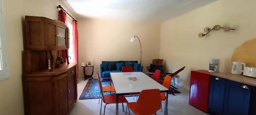 Aspet House | Le Village Champignon