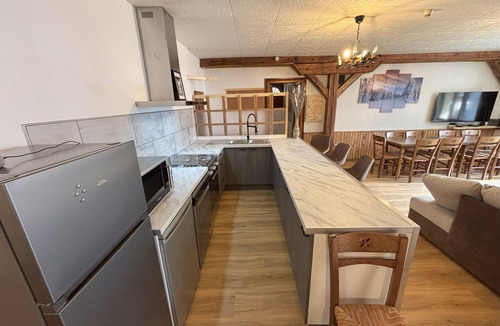 Abries Apartment | Le Villard; "Adrech" apartment in the heart of the Queyras (170m² in Abriès)