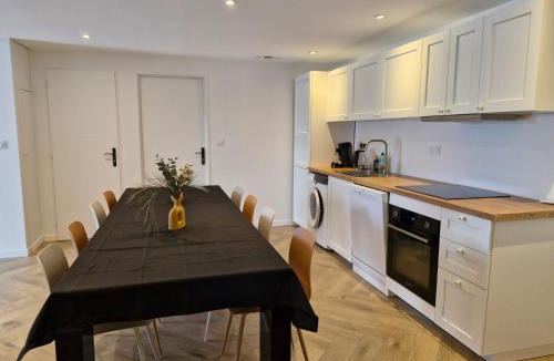 Lagnieu Apartment | Le Zénith - Entièrement Climatisé - 3 chambres, 3 salle de bain - 8 pers max - Local à vélos - Réservation à la chambre possible